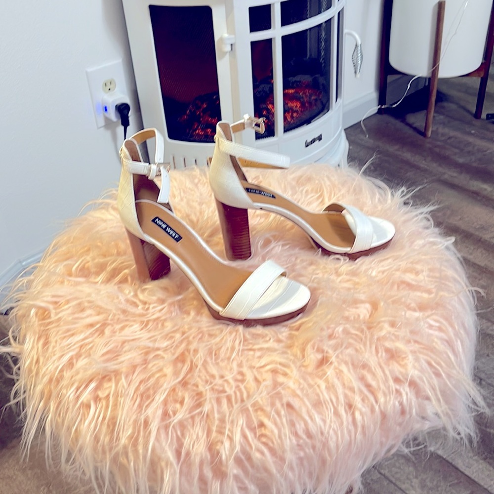 White multi texture dempsey3 7.5m